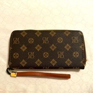 medium size Charis Ma wallet. gift (never used)